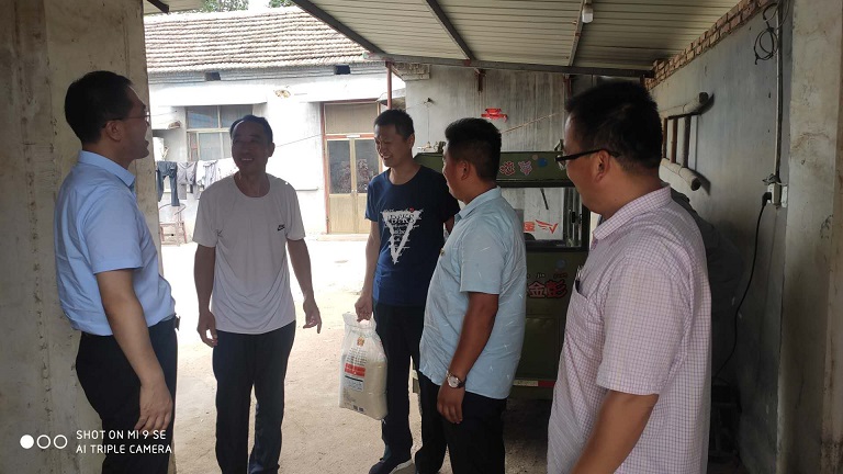 【水發(fā)公用】走訪慰問老黨員，不忘初心暖人心 (1).jpg