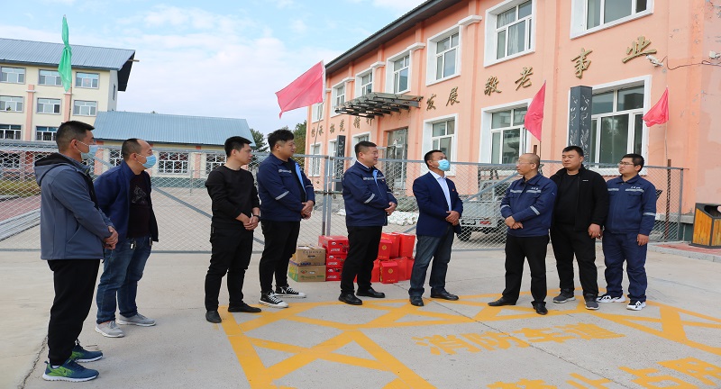 1602492338660089.jpg 富華錦河-- 國(guó)企擔(dān)當(dāng)  讓愛(ài)繼續(xù)傳統(tǒng)佳節(jié)  溫暖問(wèn)候 (2).JPG