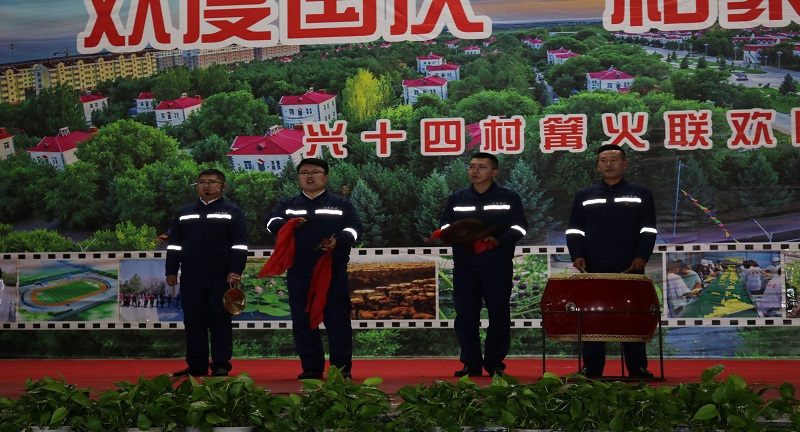 1602492554784637.jpg 村企共建  攜手共創(chuàng)  喜迎國慶  情暖中秋------富華錦河應(yīng)邀參加國慶中秋篝火晚會 (2).JPG